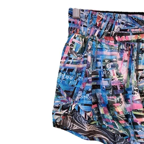 Lululemon Seawheeze Special Edition Tracker Shorts with Front Pockets in Size 4 - Picture 3 of 6